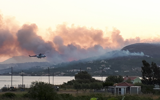 Incendiu de vegetație în insula Samos din Grecia