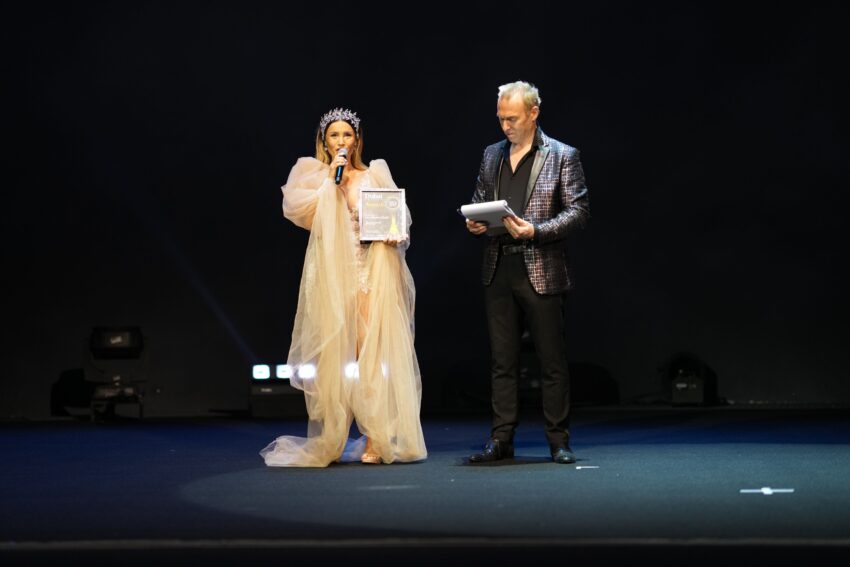 Ioana Călin a primit premiul pentru ,,The Iconic Designer of the year”,  la gala I Success Awards – Dubai Edition